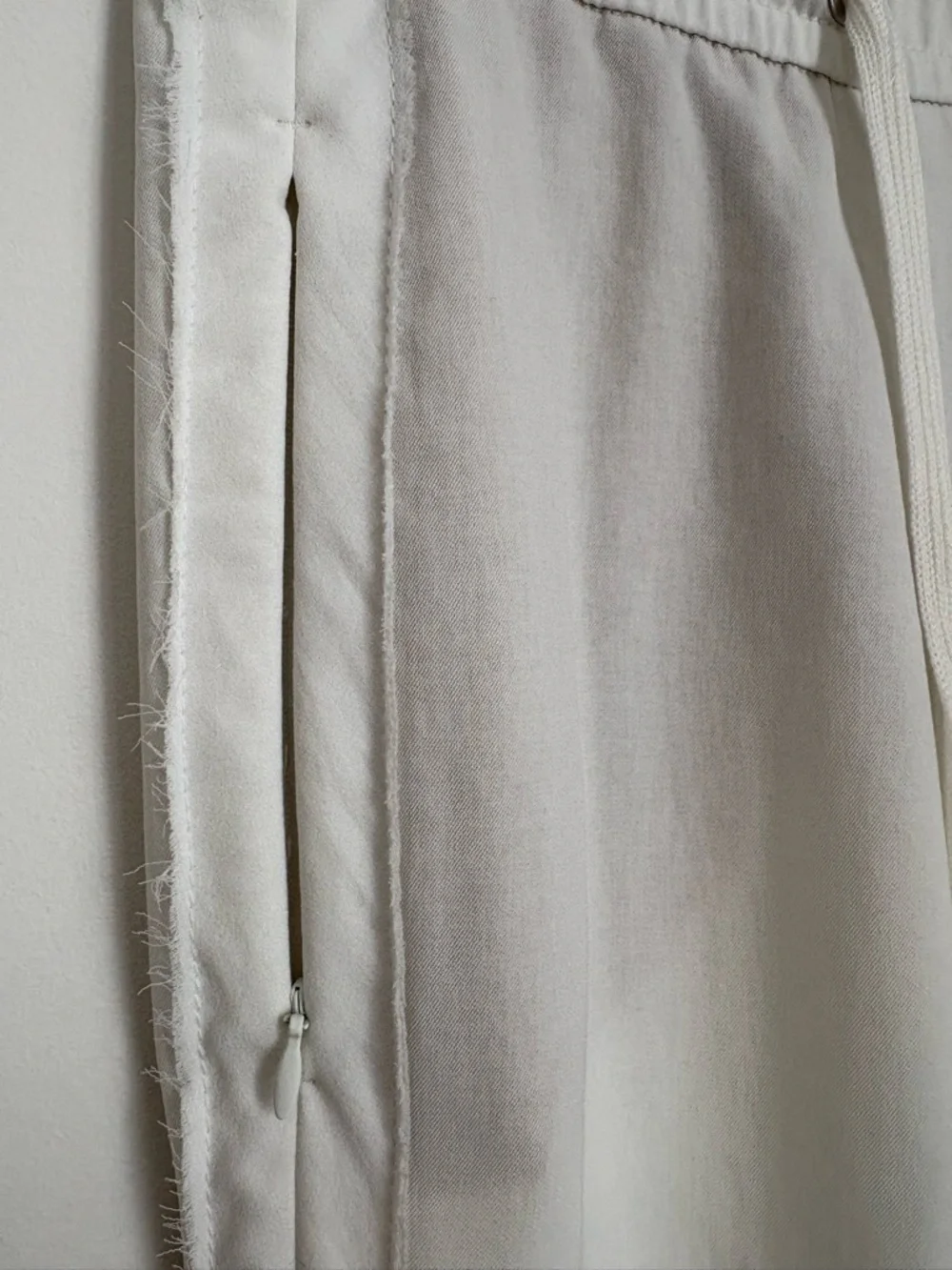 NEW ON WEBSITE! Marc Cain Cream Linen Blend Drawstring Tapered Pants Small - Picture 6 of 11